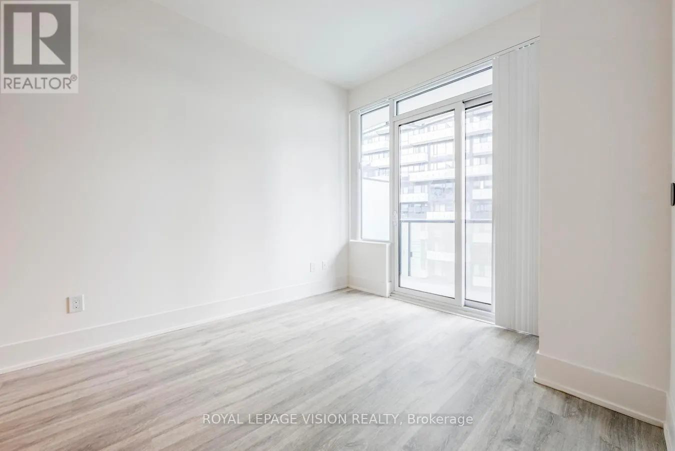 1913 - 480 FRONT STREET W