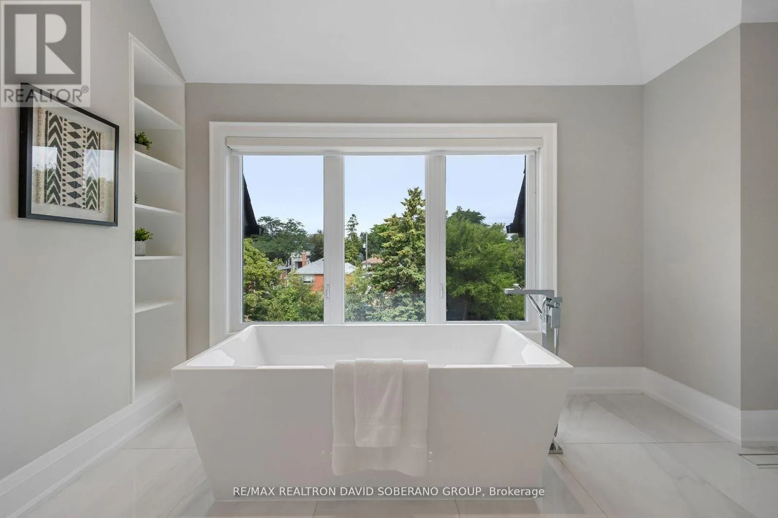 106 ALLINGHAM GARDENS