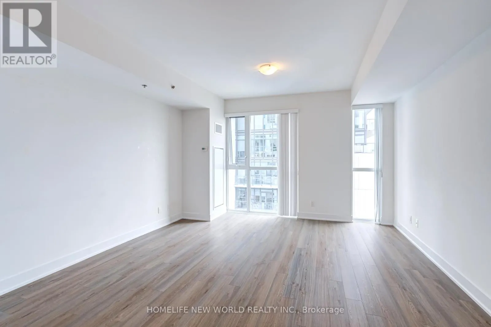 2410 - 318 RICHMOND STREET W