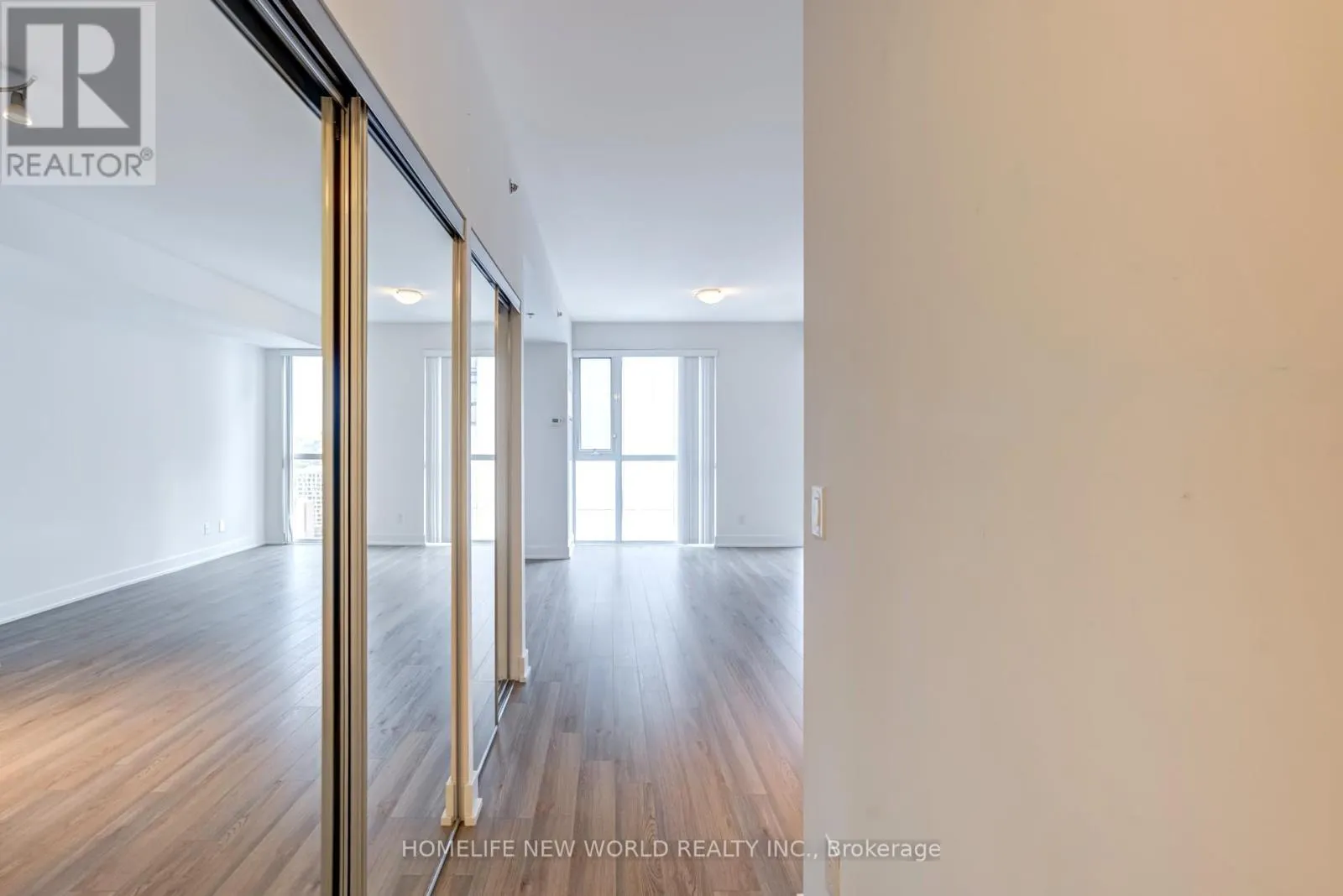 2410 - 318 RICHMOND STREET W