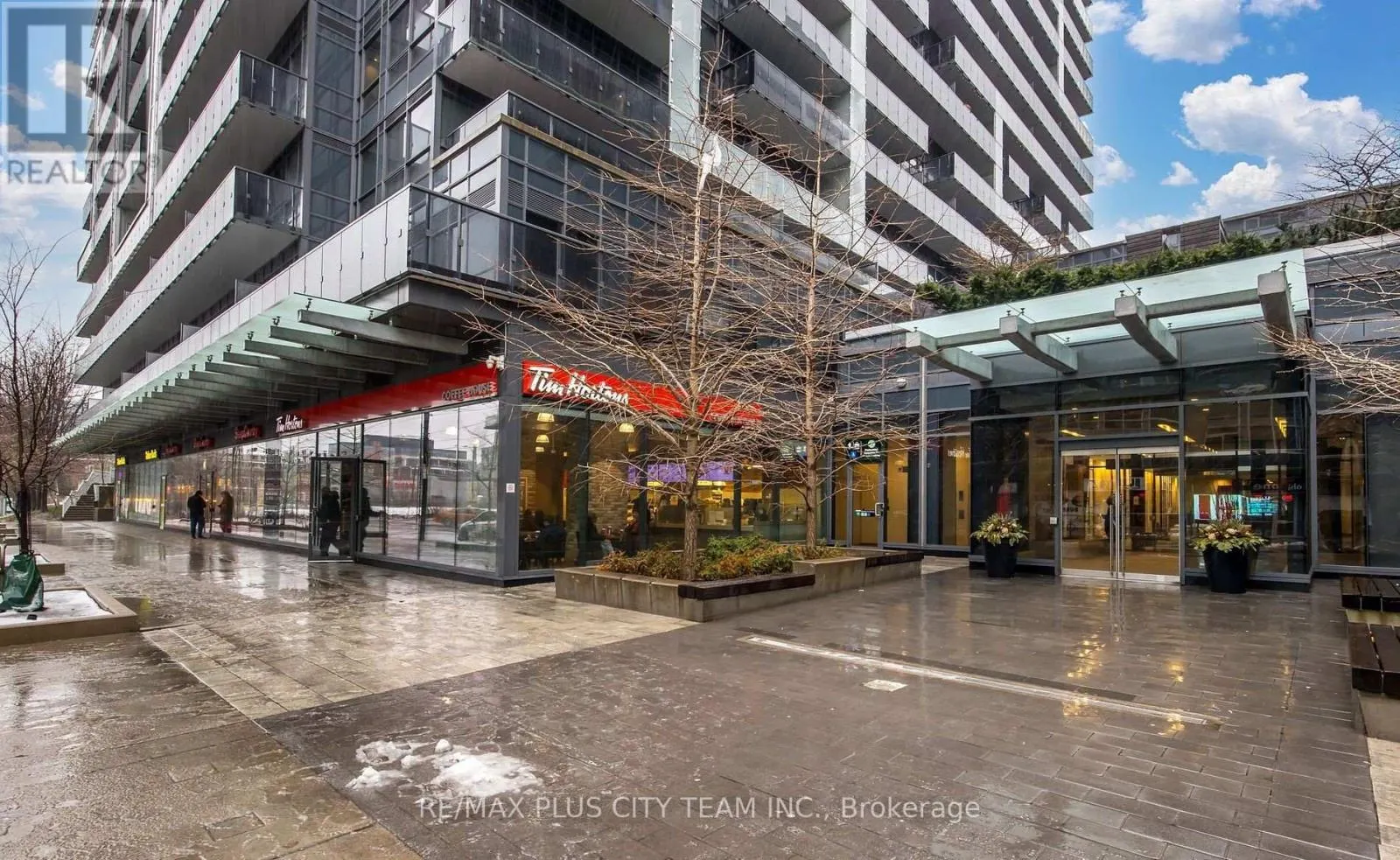 318 - 1030 KING STREET W