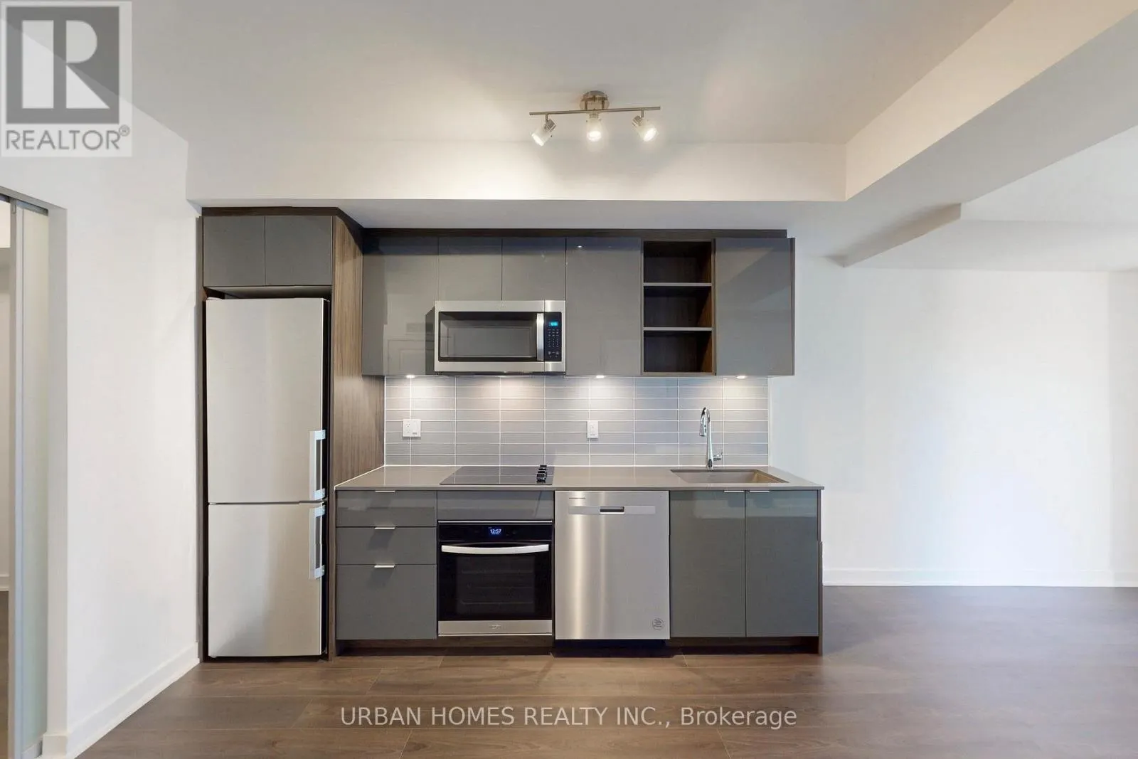 737 - 543 RICHMOND STREET W