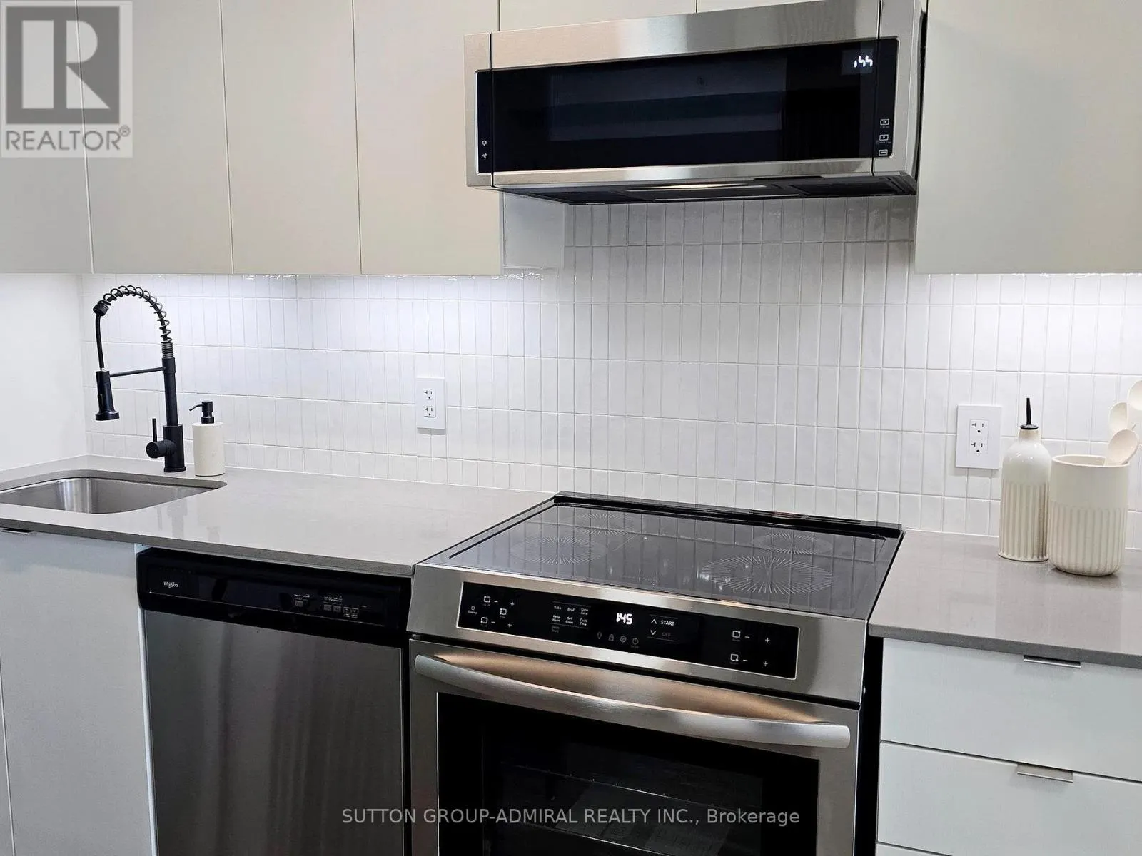 1111 - 3237 BAYVIEW AVENUE