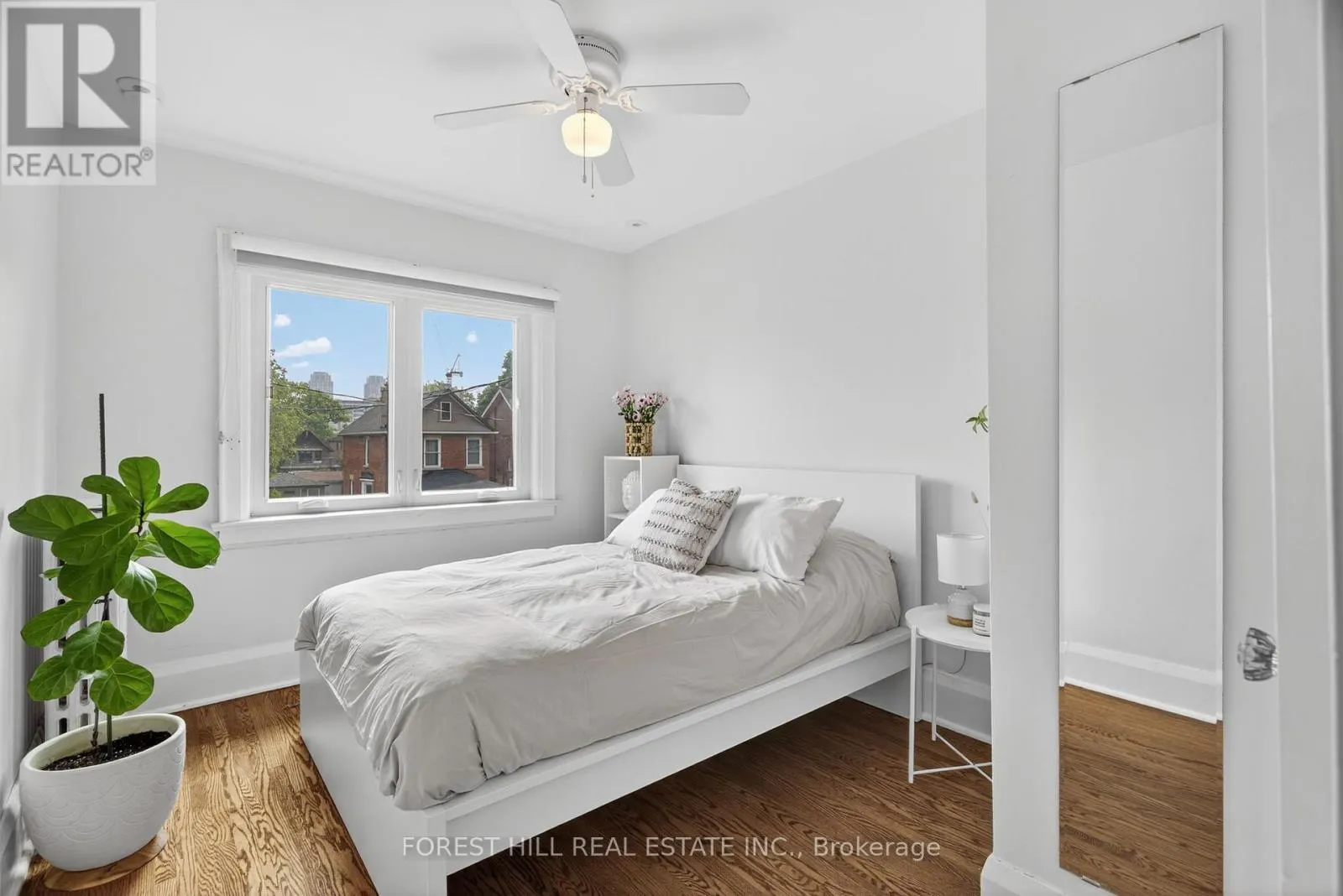 82 PINEWOOD AVENUE