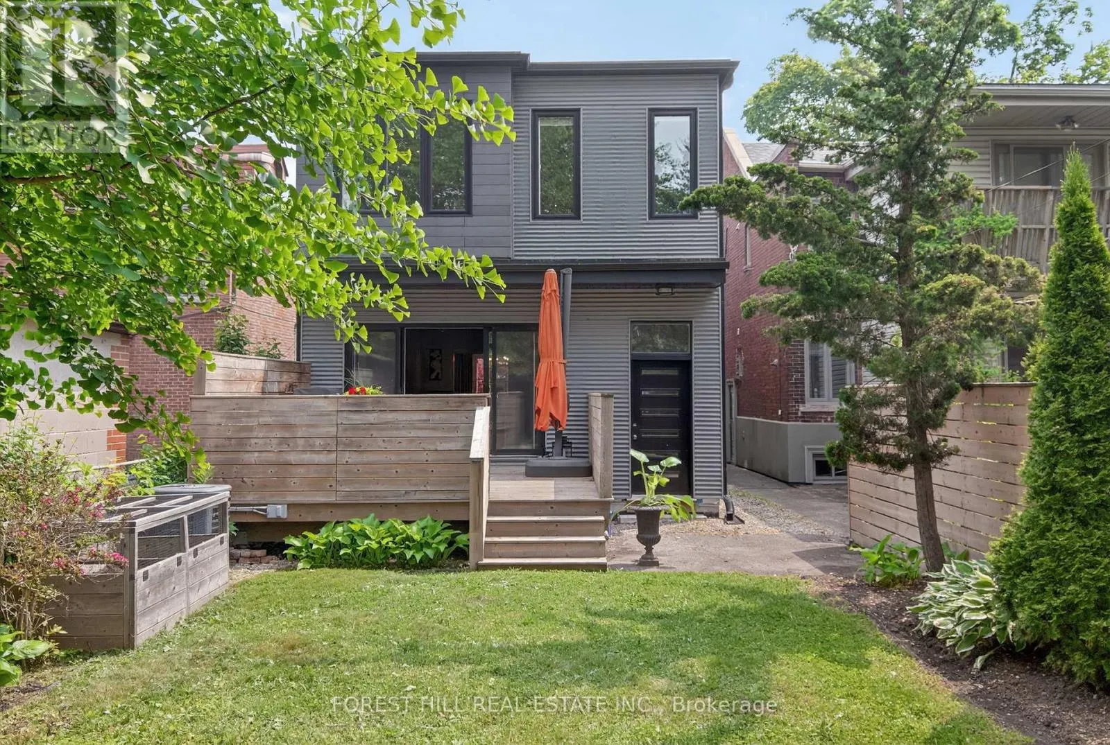 82 PINEWOOD AVENUE