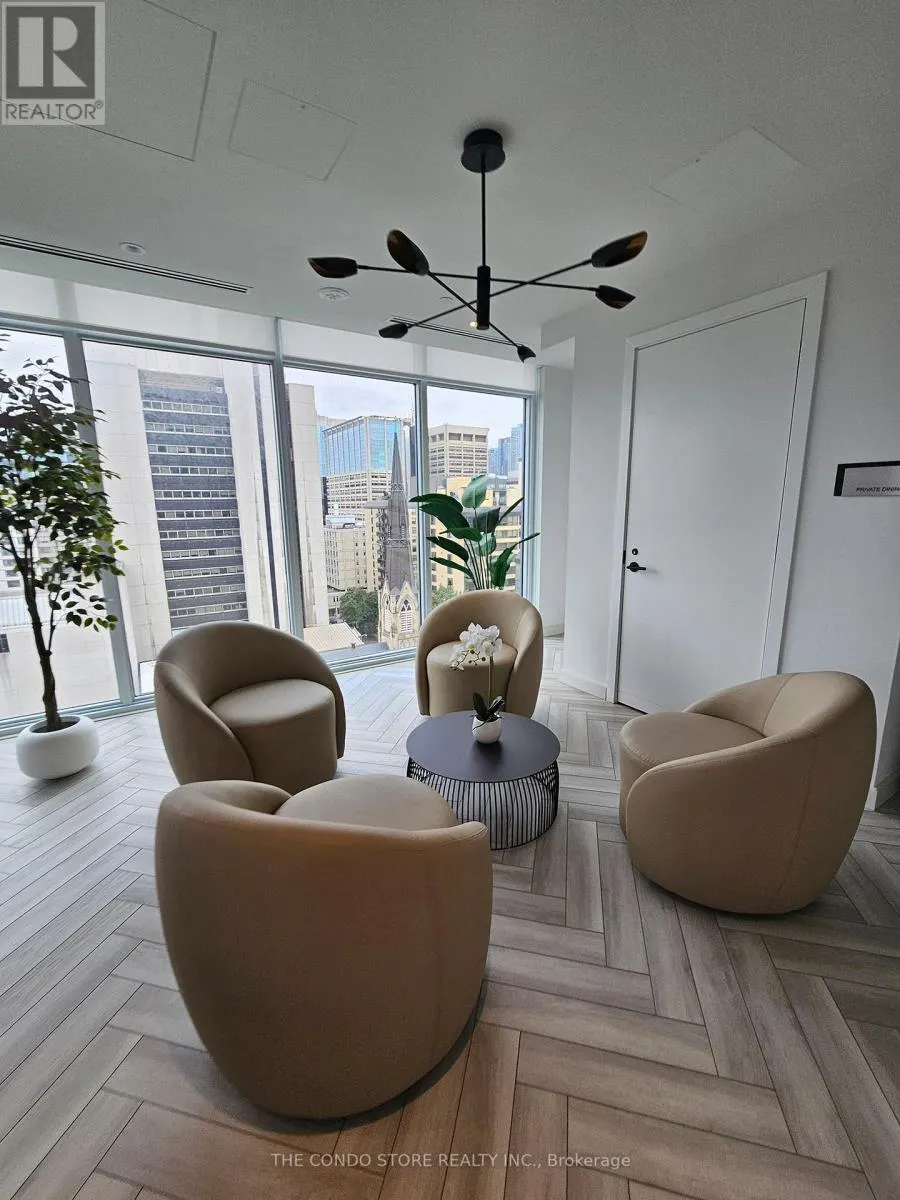 1405 - 280 DUNDAS STREET W