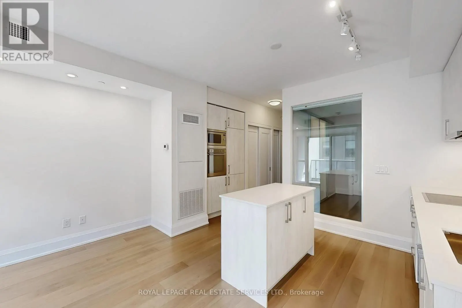 808 - 88 CUMBERLAND STREET