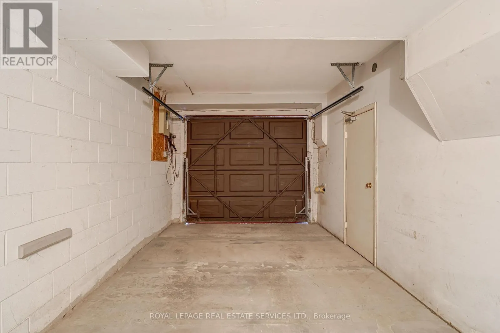 64 ARNOLD AVENUE