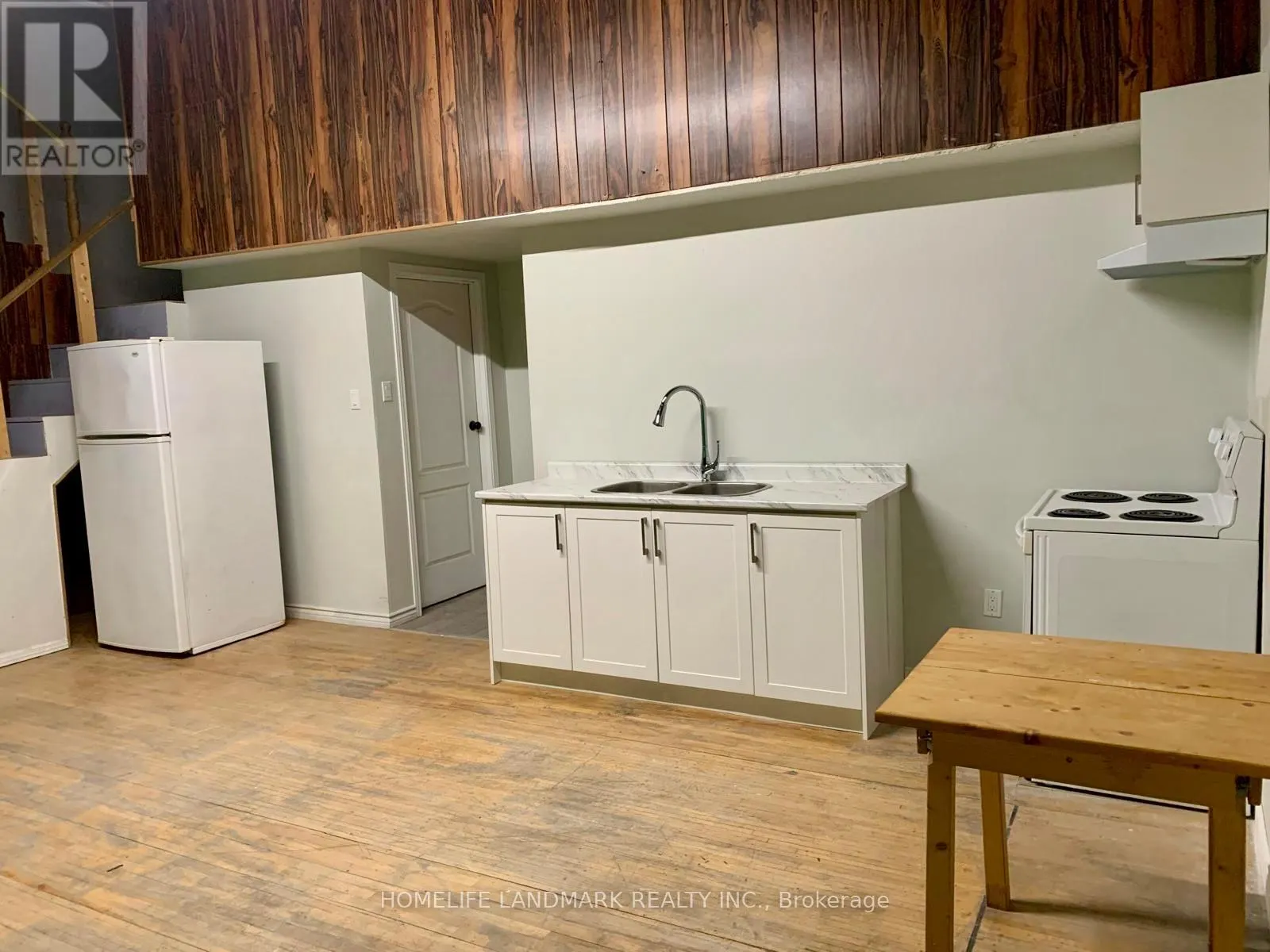 6 - 450 SPADINA AVENUE