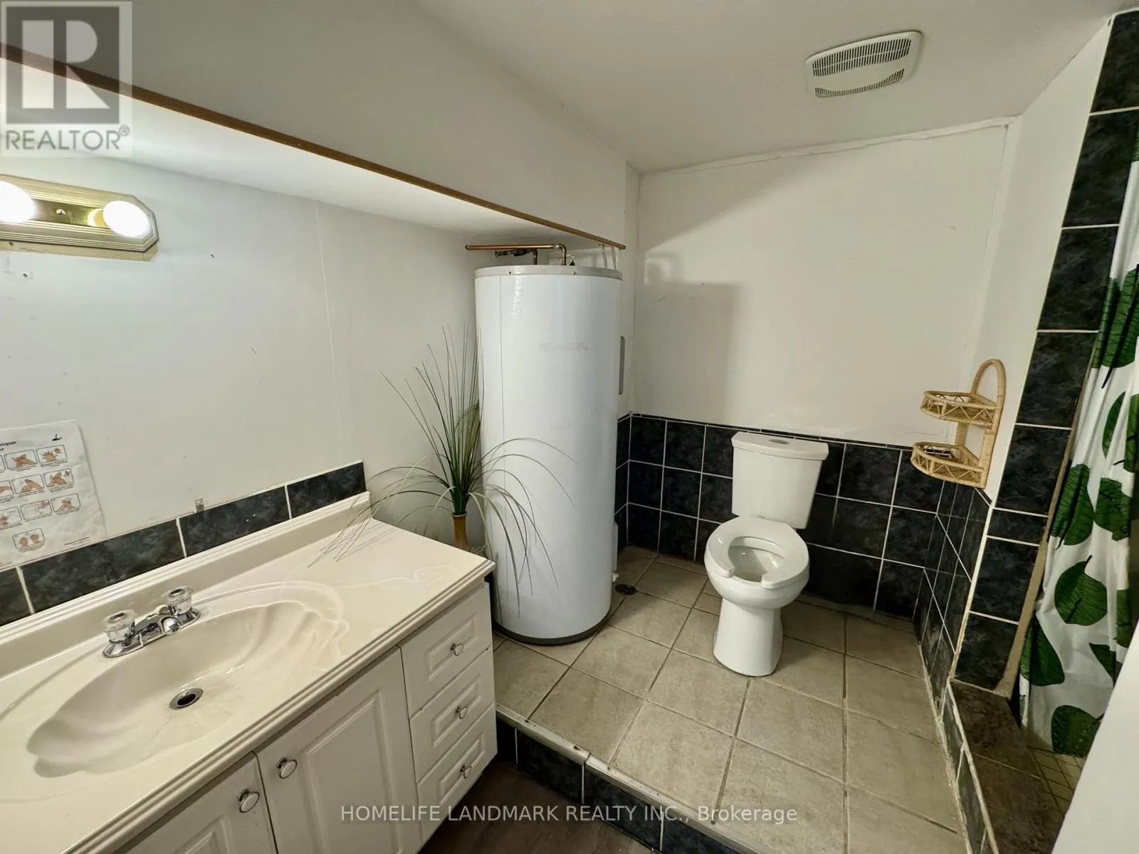 6 - 450 SPADINA AVENUE