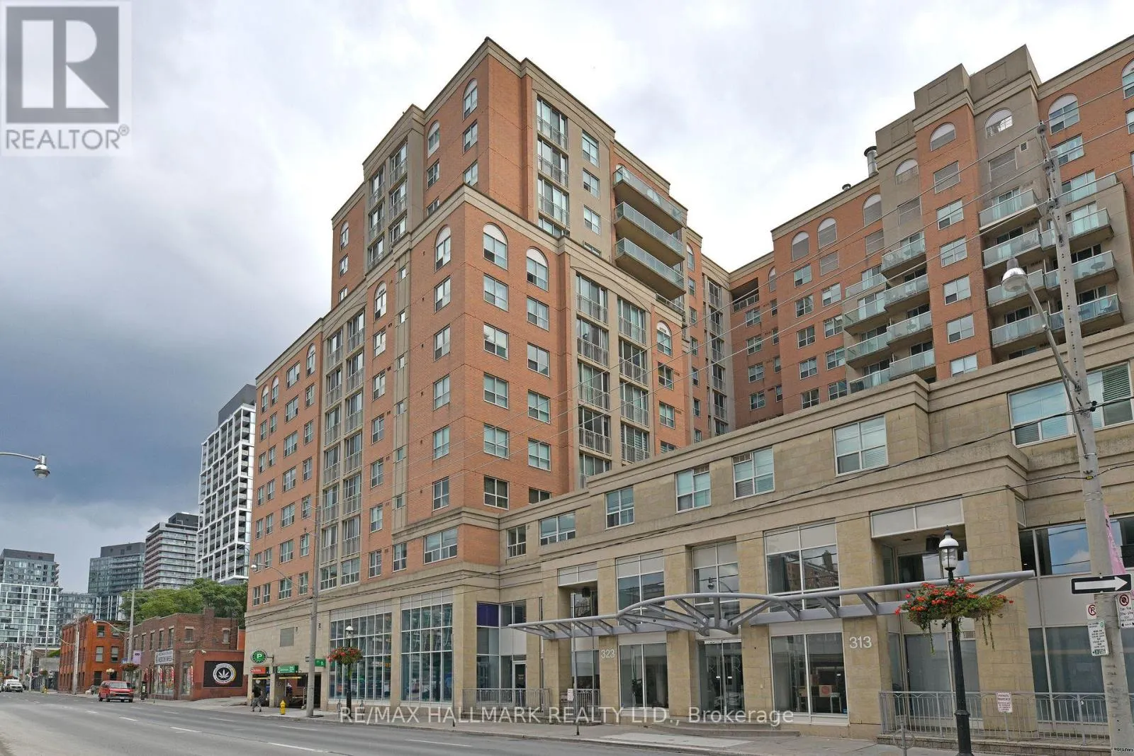 1008 - 323 RICHMOND STREET E