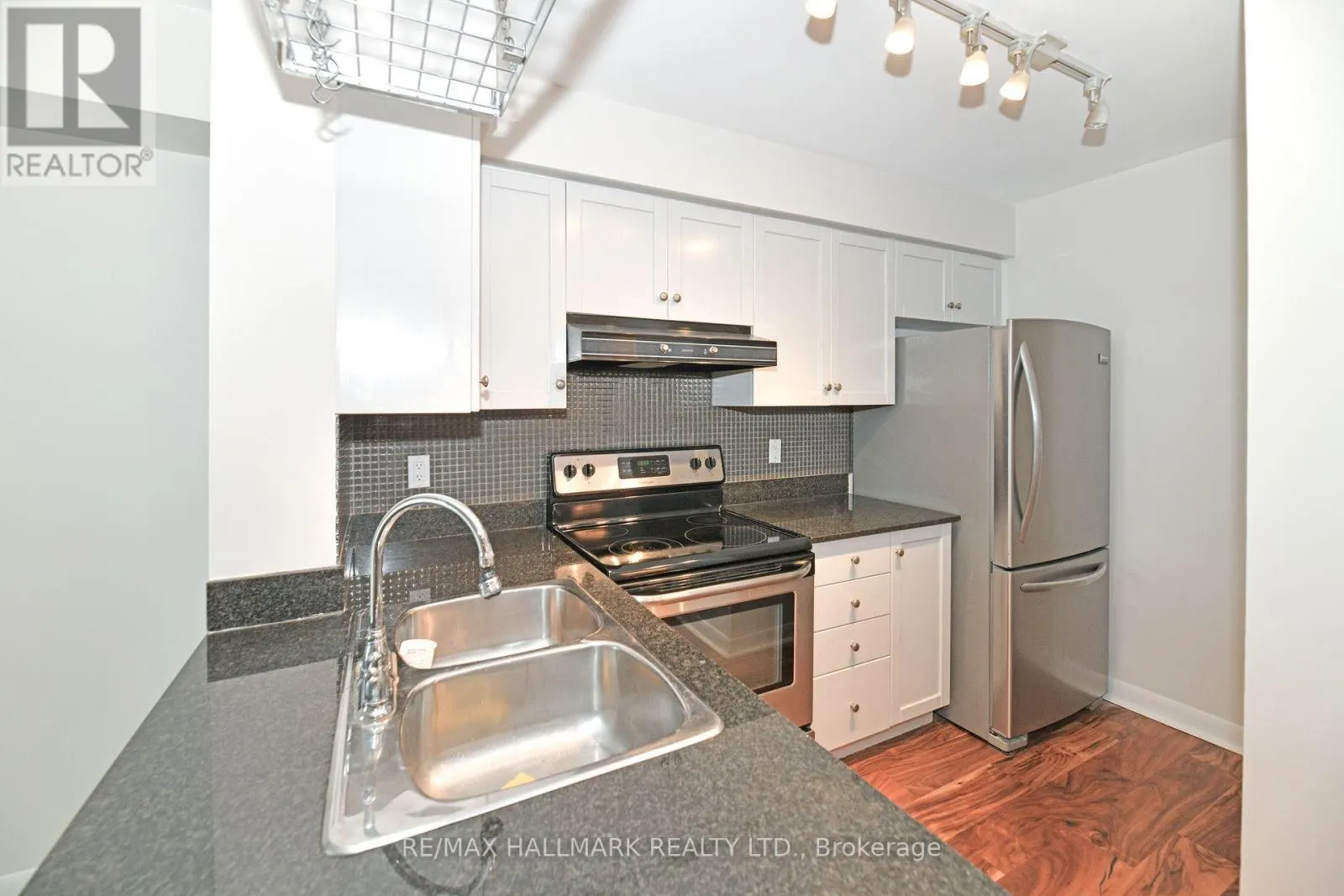1008 - 323 RICHMOND STREET E
