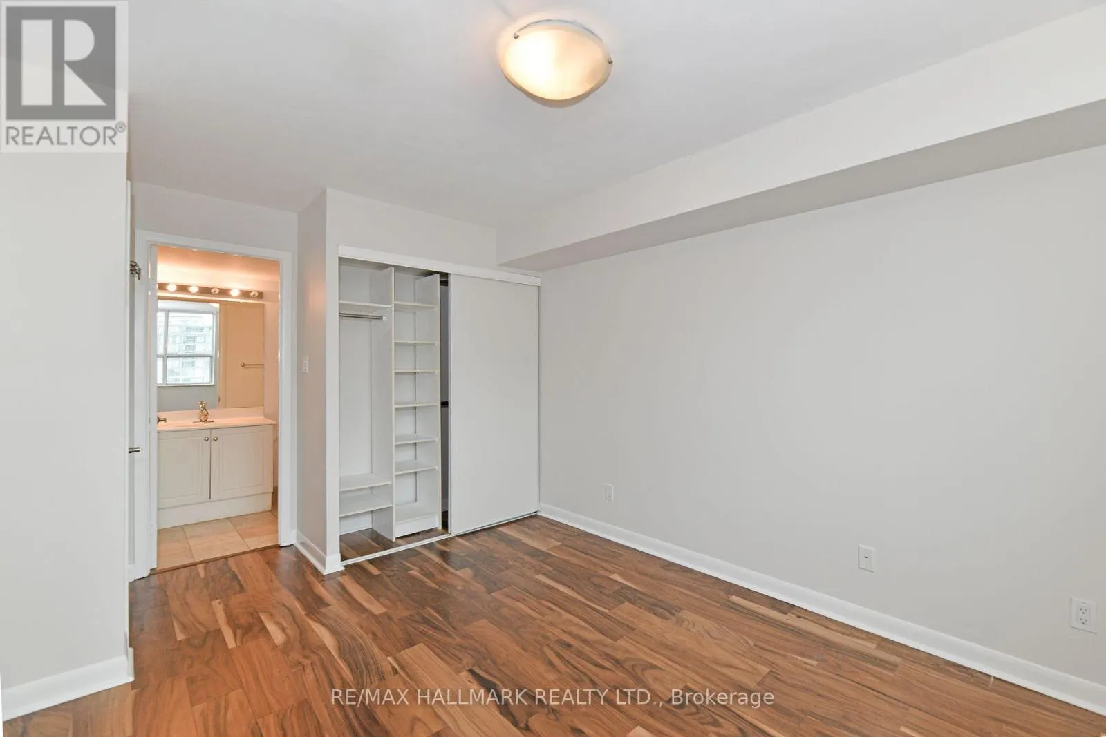1008 - 323 RICHMOND STREET E