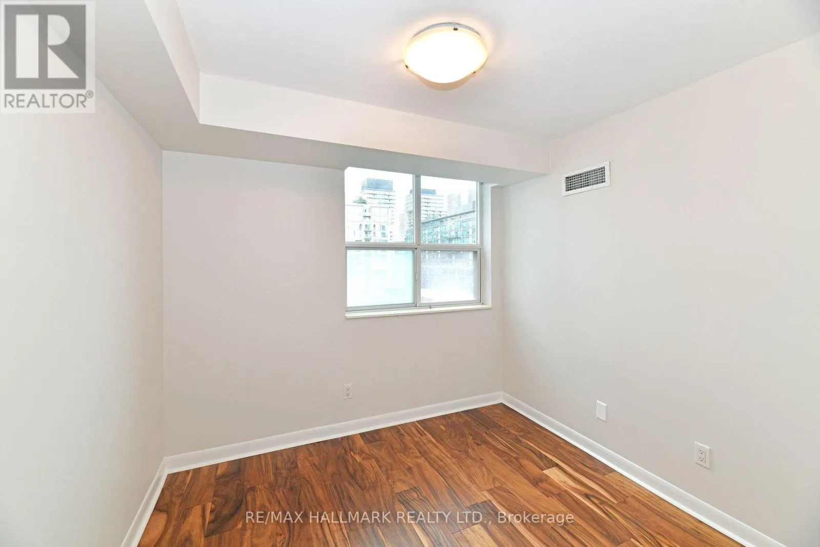 1008 - 323 RICHMOND STREET E