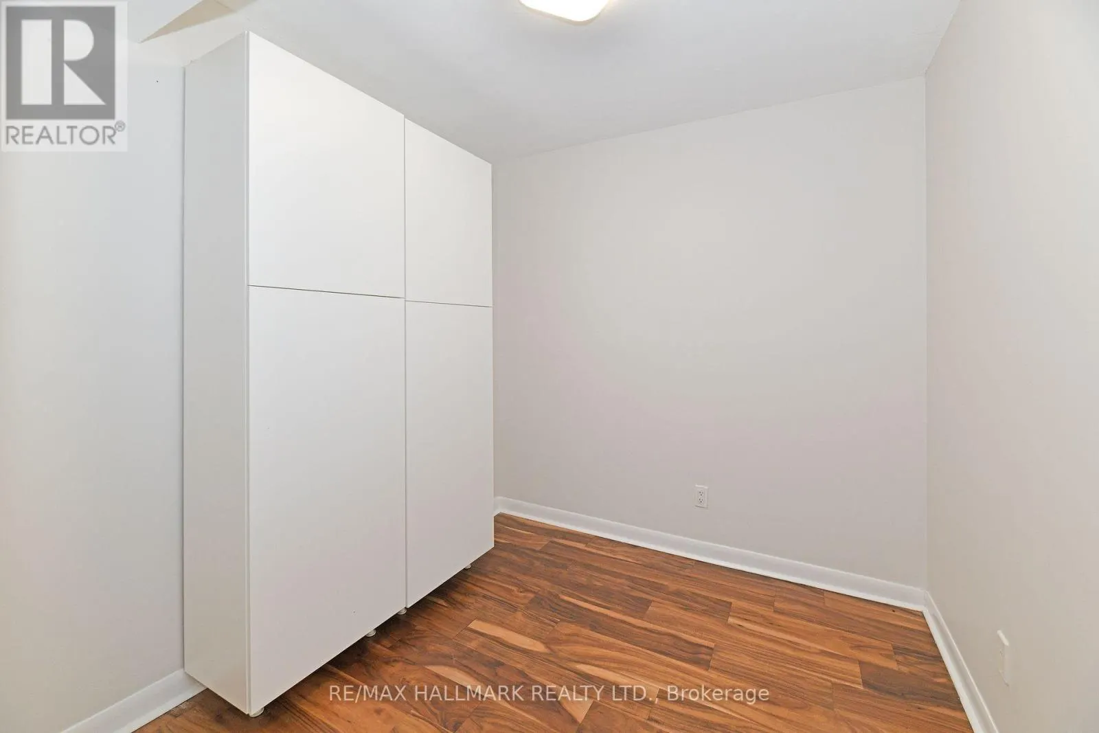 1008 - 323 RICHMOND STREET E