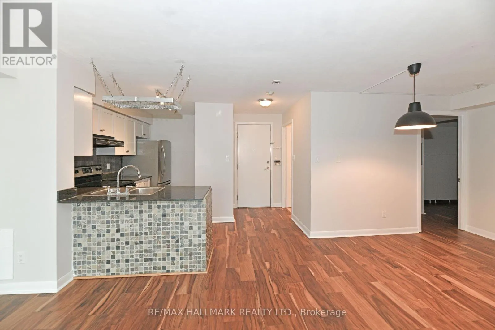 1008 - 323 RICHMOND STREET E