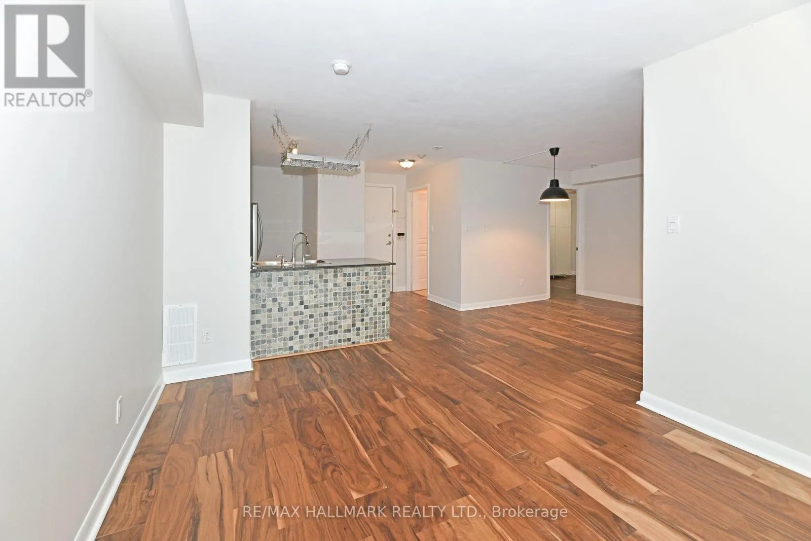 1008 - 323 RICHMOND STREET E