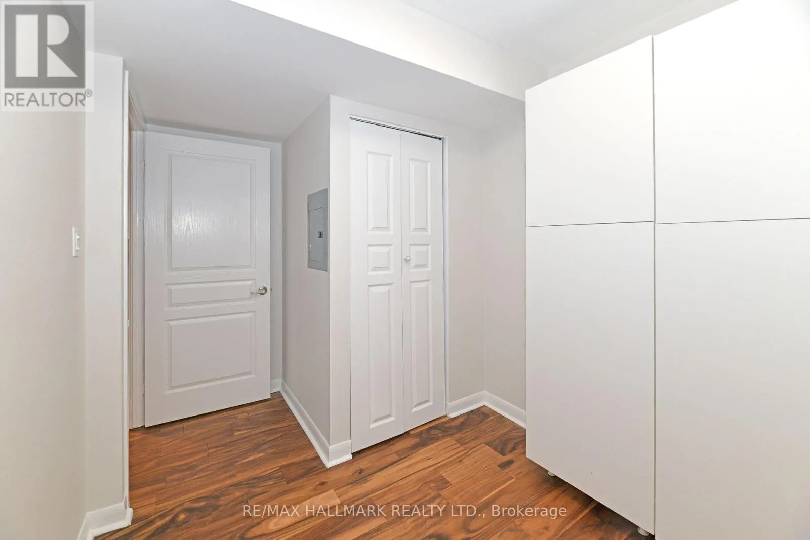 1008 - 323 RICHMOND STREET E
