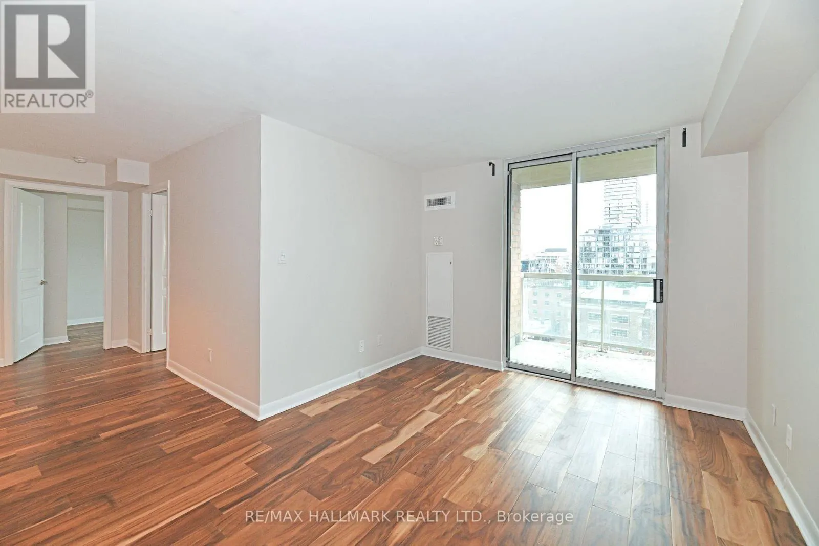 1008 - 323 RICHMOND STREET E