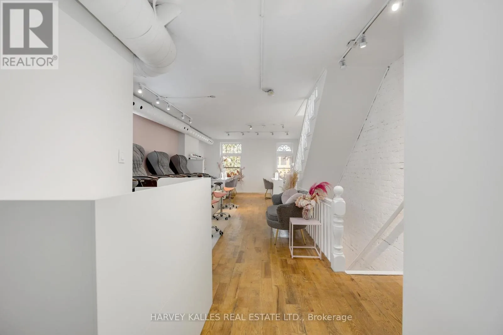 617 KING STREET W