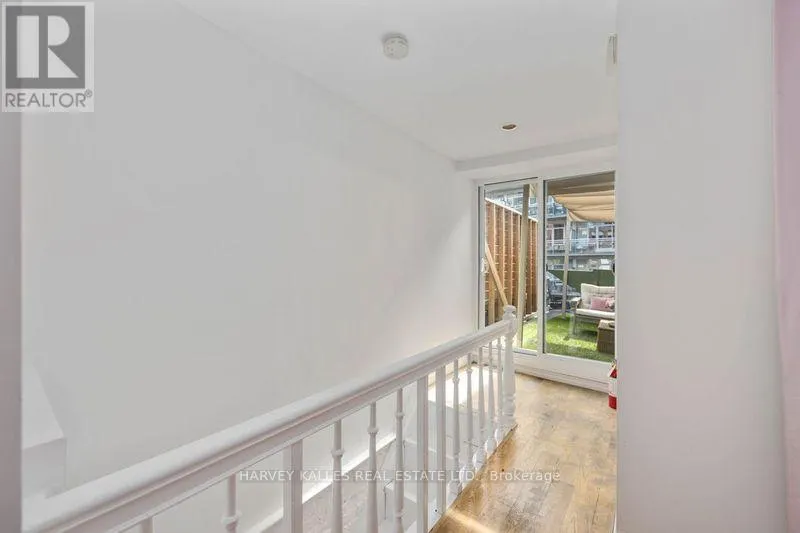 617 KING STREET W