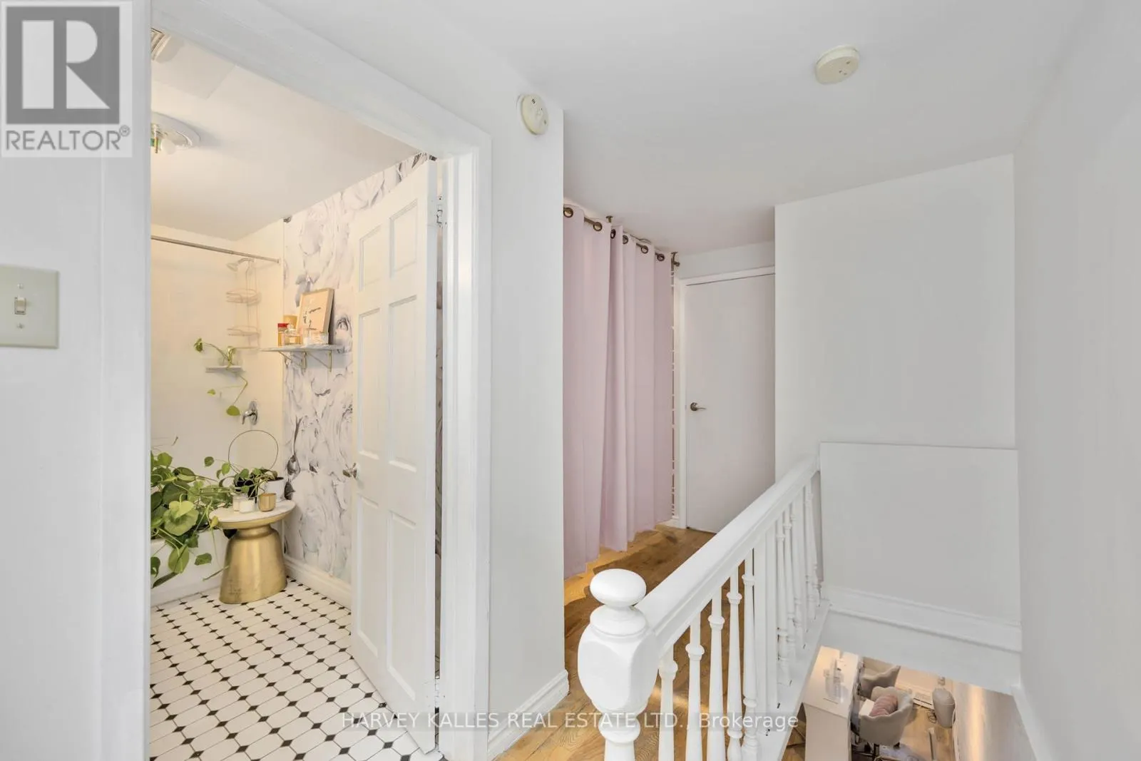 617 KING STREET W