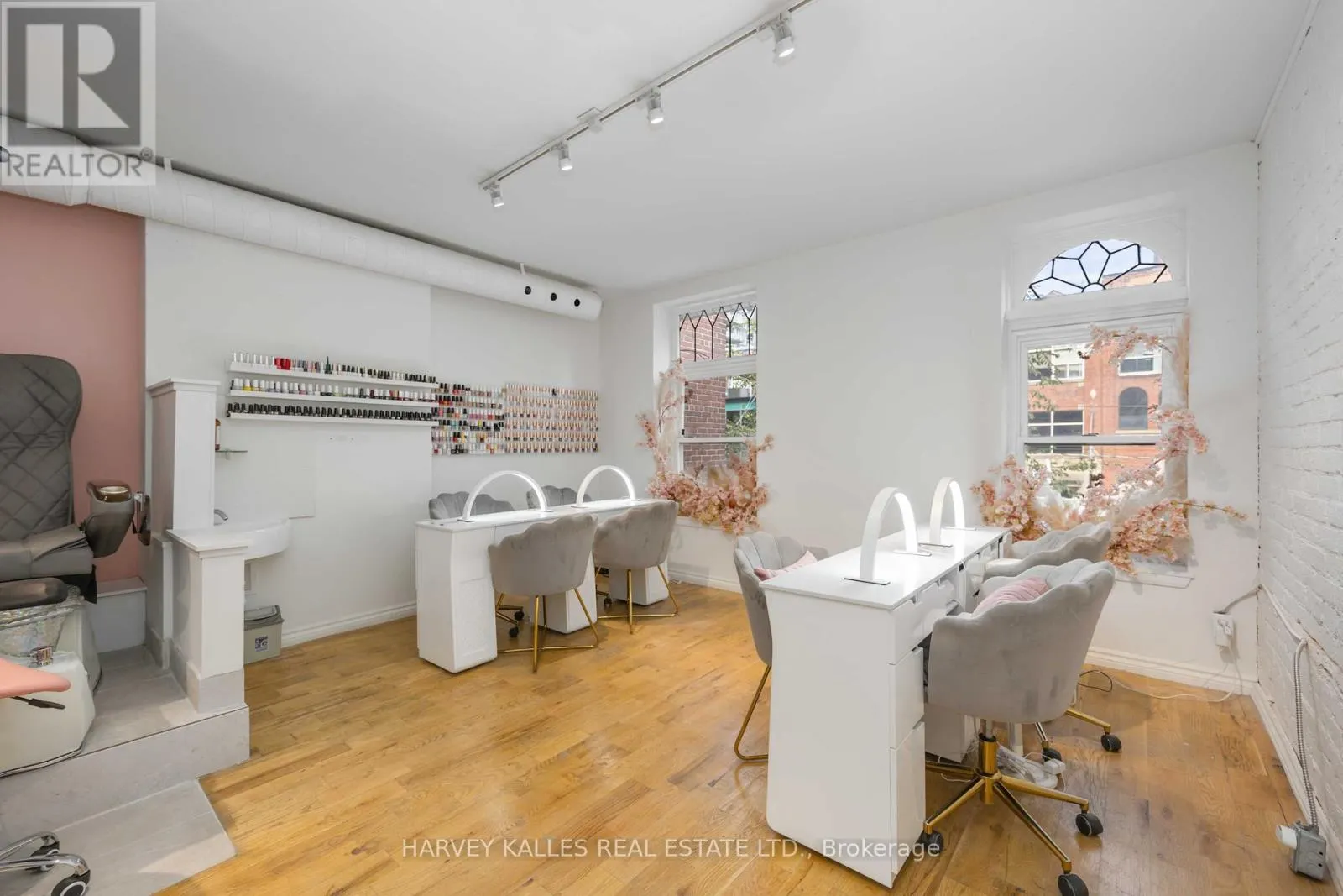617 KING STREET W