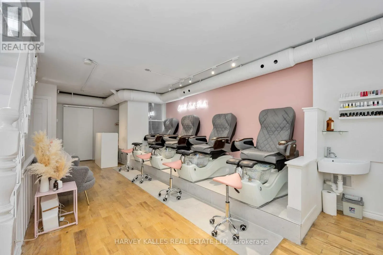 617 KING STREET W