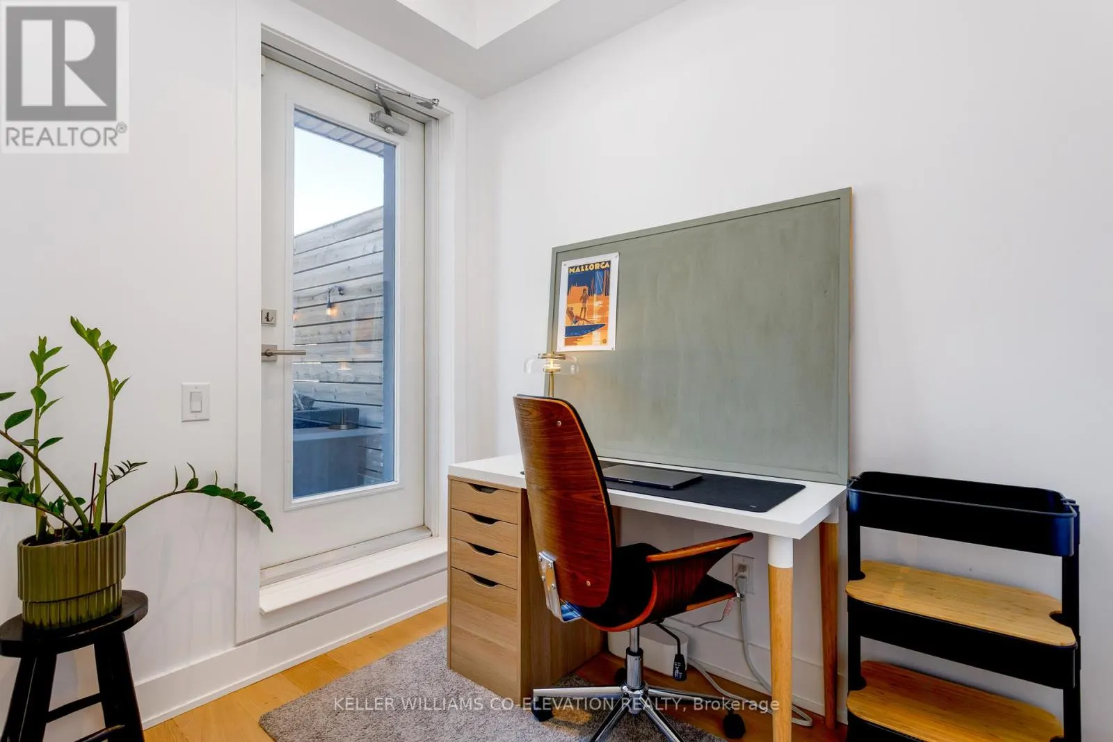 204 - 483 DUPONT STREET