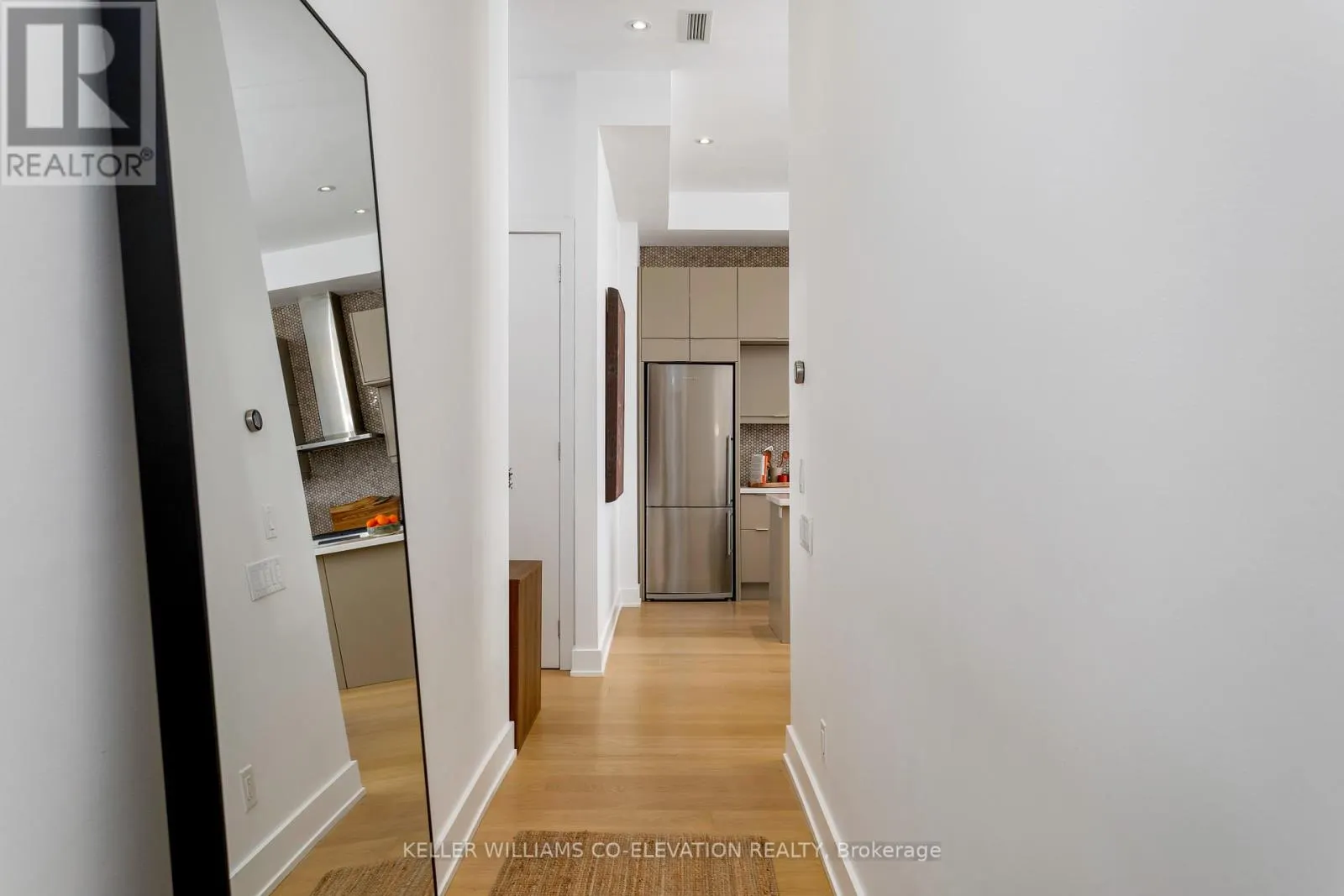 204 - 483 DUPONT STREET