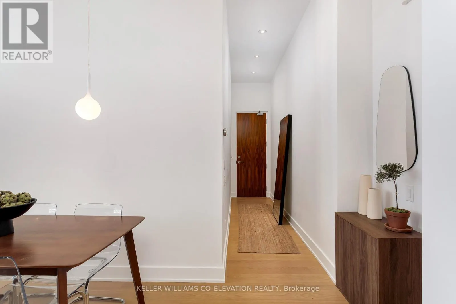 204 - 483 DUPONT STREET