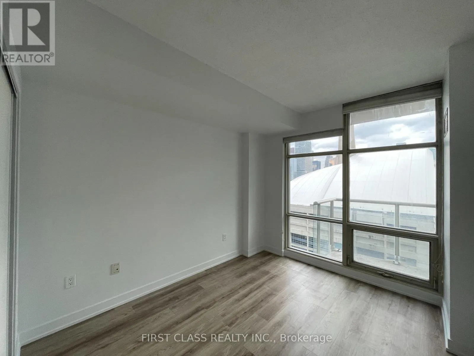 2507 - 10 NAVY WHARF COURT
