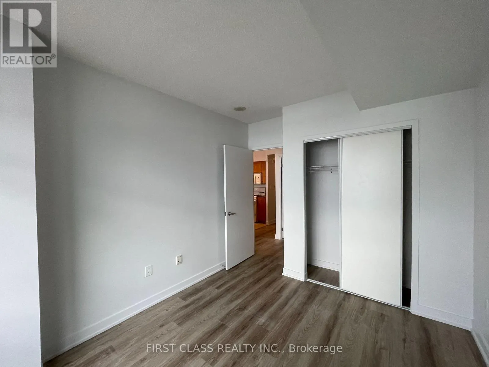 2507 - 10 NAVY WHARF COURT