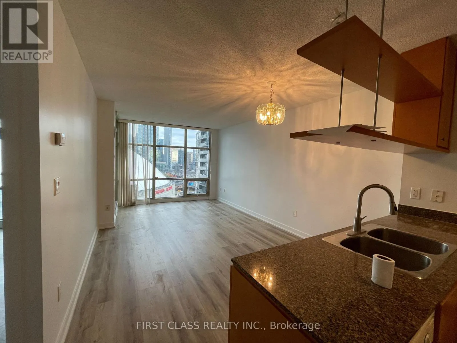 2507 - 10 NAVY WHARF COURT