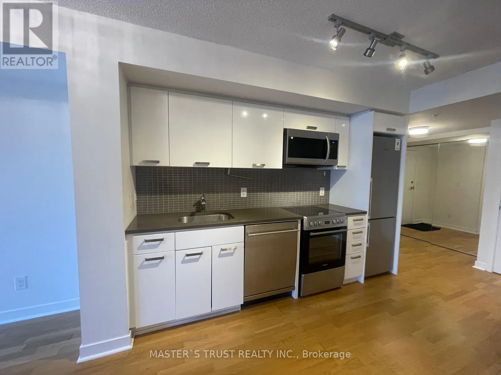 1206 - 295 ADELAIDE STREET W