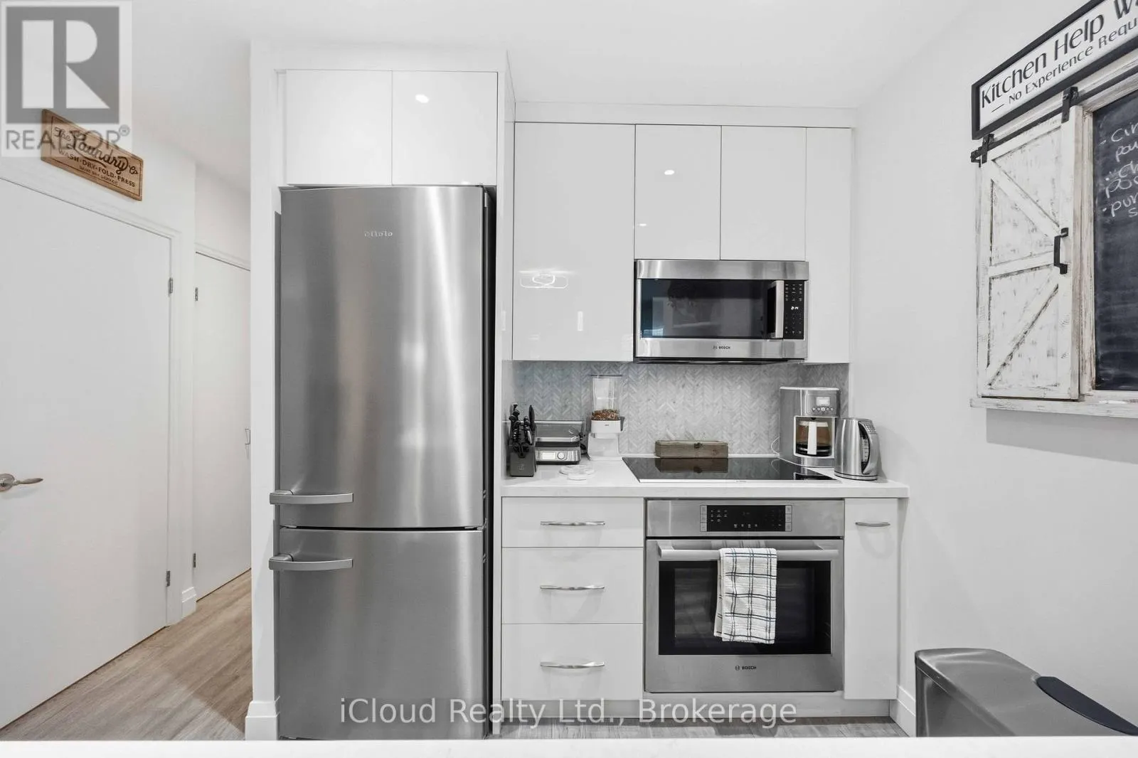 2507 - 300 BLOOR STREET E