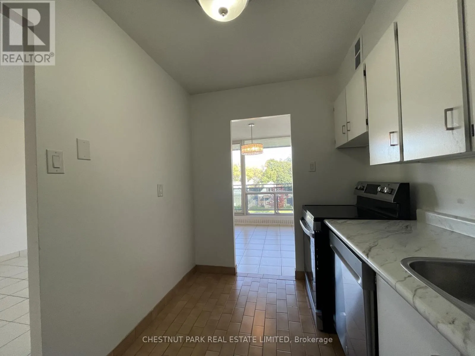 415 - 10 SUNRISE AVENUE