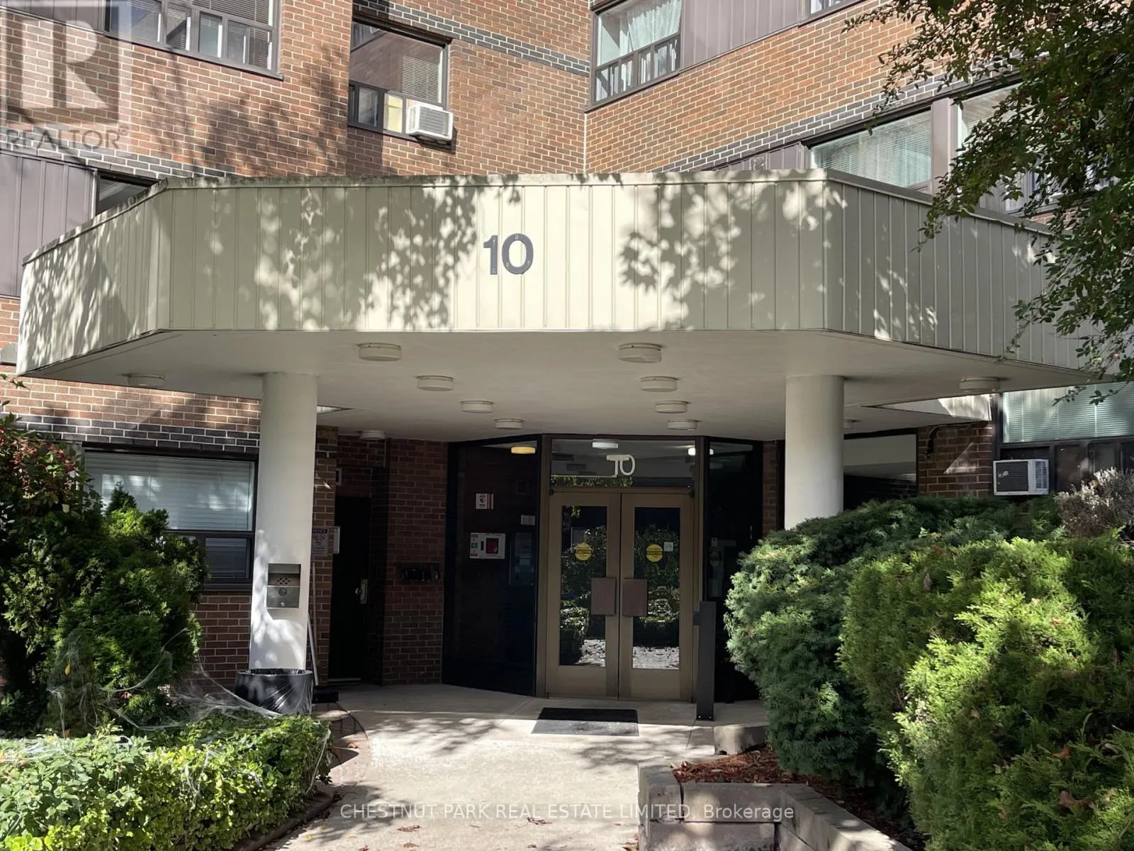 415 - 10 SUNRISE AVENUE
