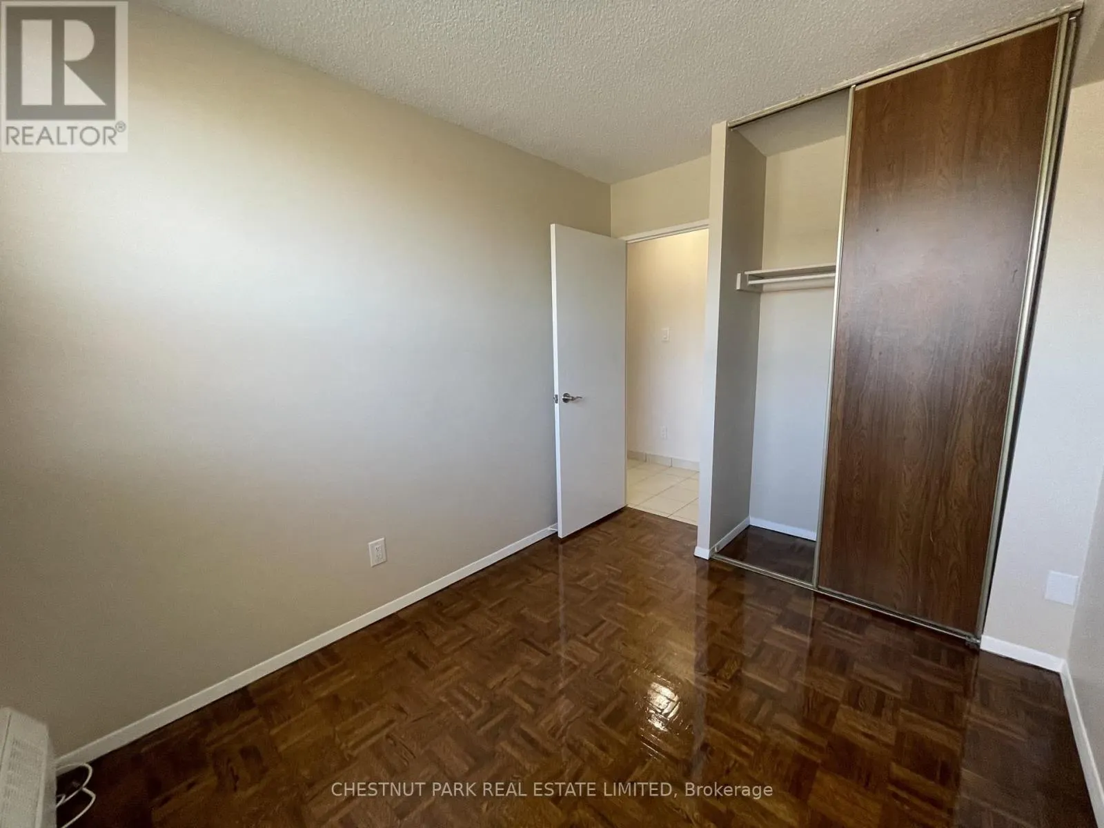 415 - 10 SUNRISE AVENUE
