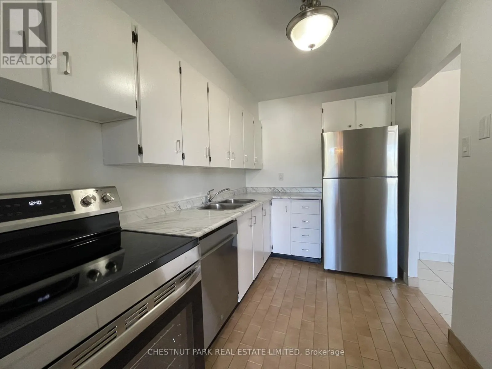 415 - 10 SUNRISE AVENUE