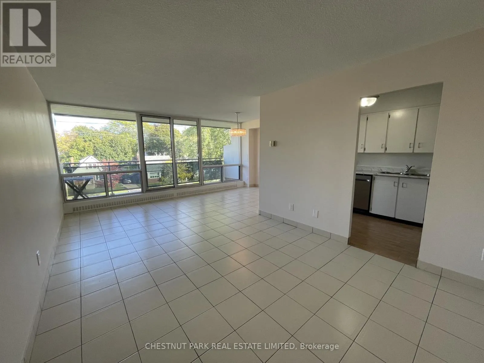 415 - 10 SUNRISE AVENUE
