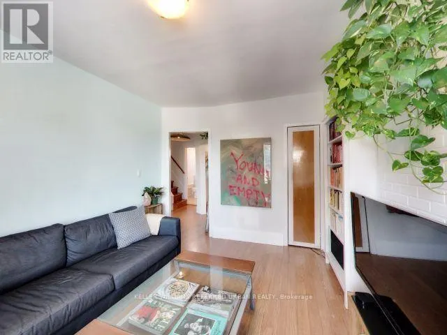 4 STONEHOUSE CRESCENT
