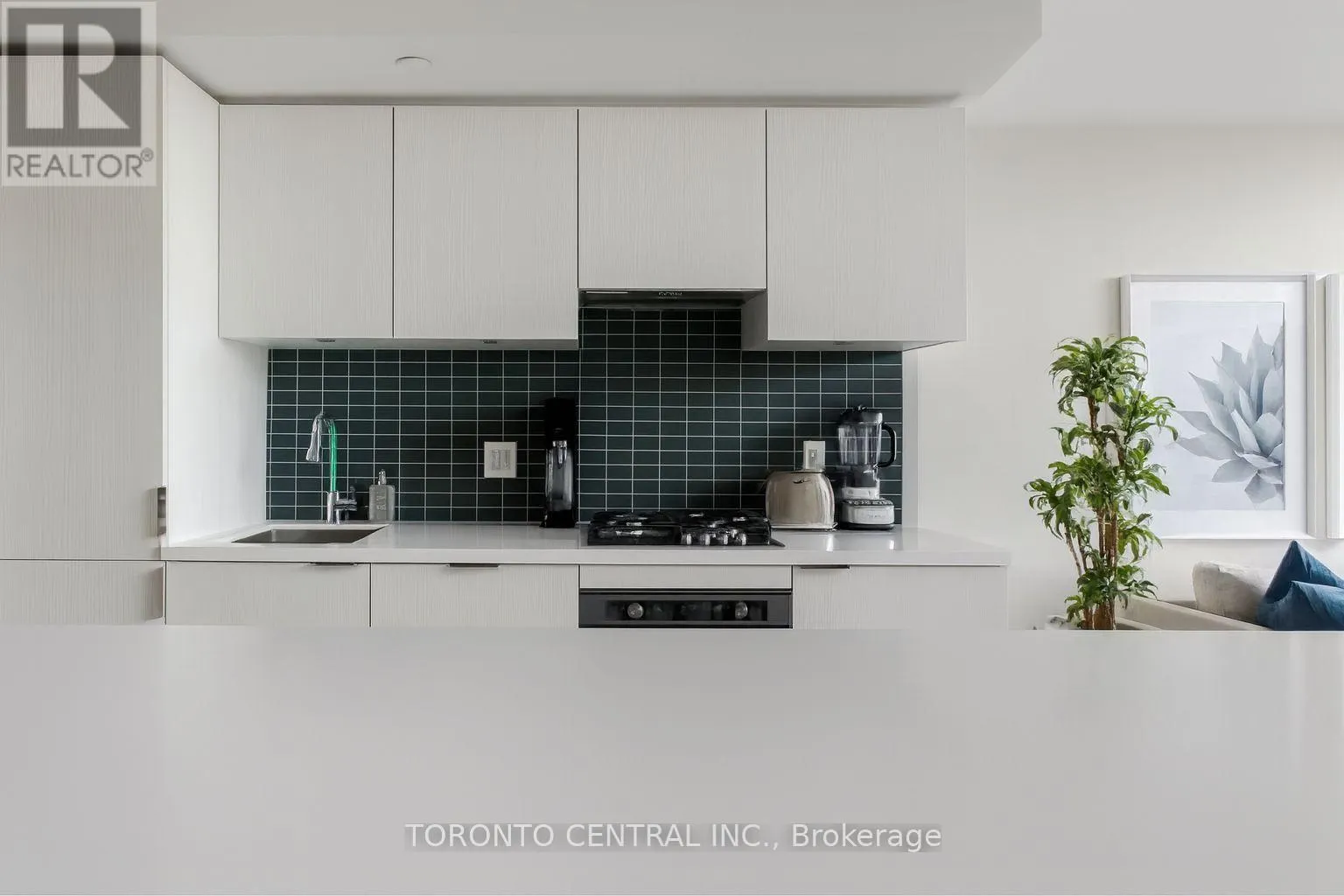 512 - 109 OSSINGTON AVENUE