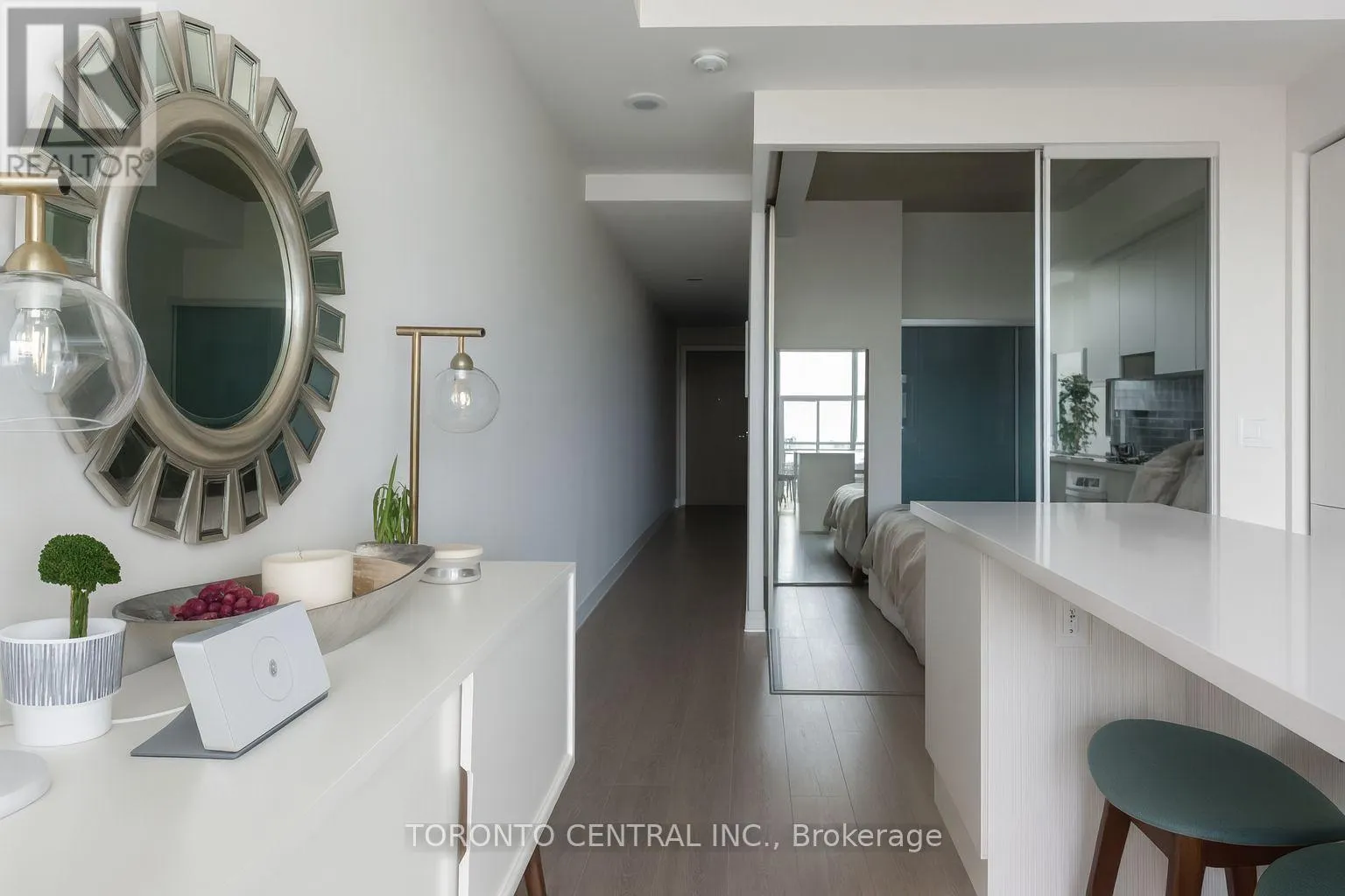 512 - 109 OSSINGTON AVENUE