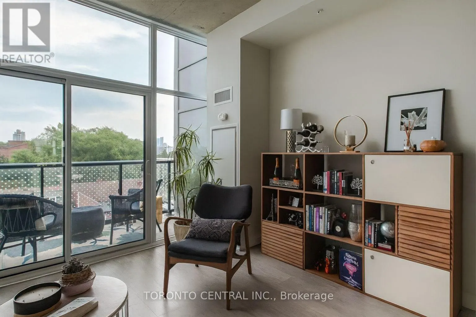 512 - 109 OSSINGTON AVENUE