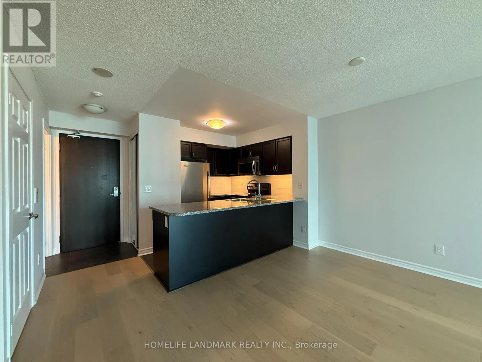 2605 - 19 GRAND TRUNK CRESCENT