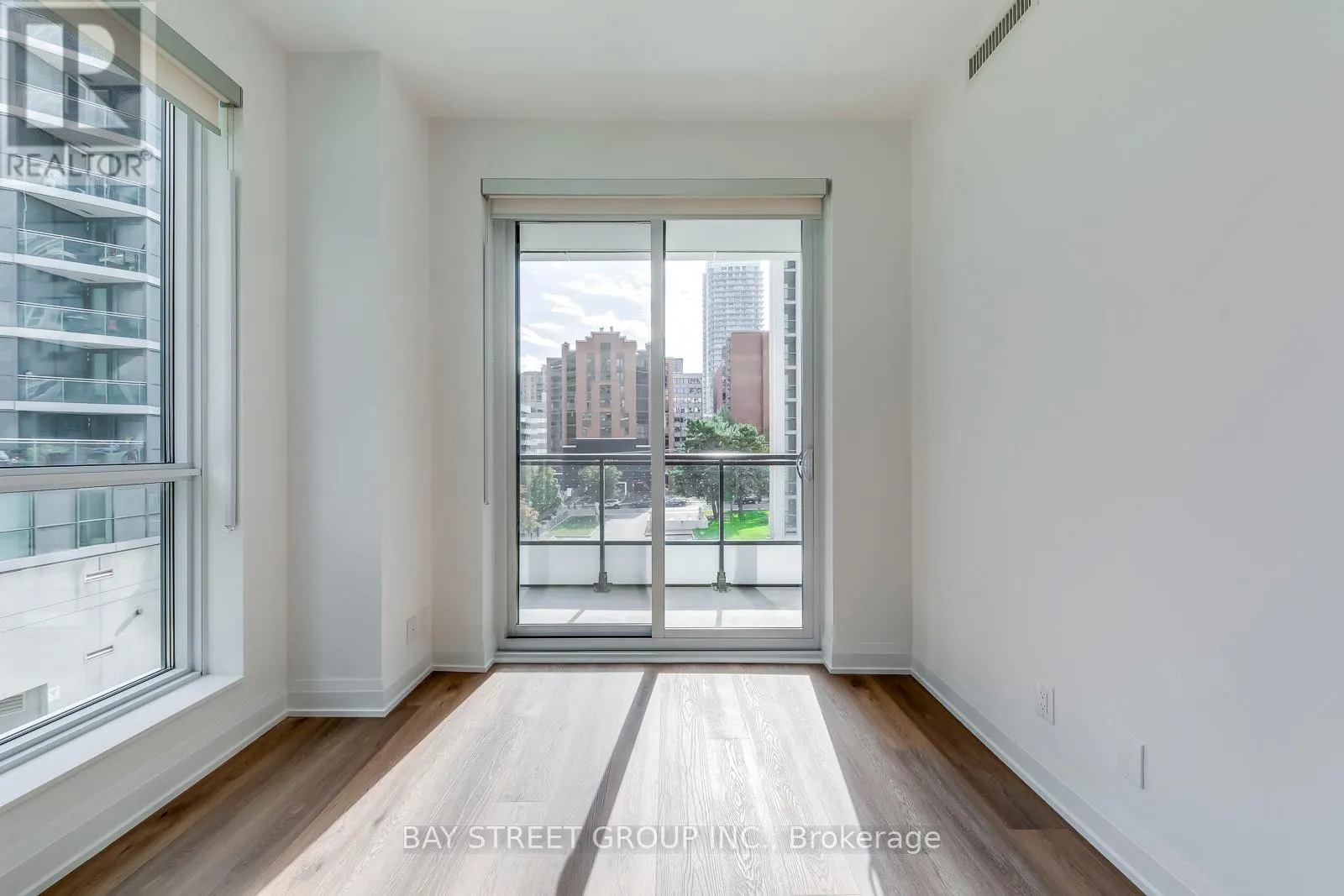 307 - 65 BROADWAY AVENUE