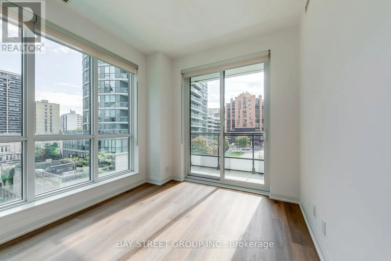 307 - 65 BROADWAY AVENUE