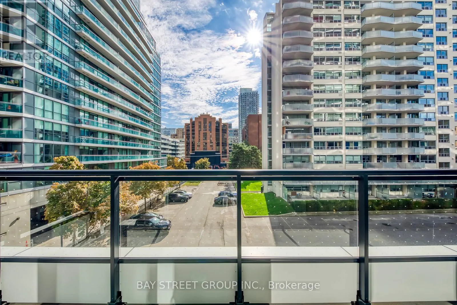 307 - 65 BROADWAY AVENUE