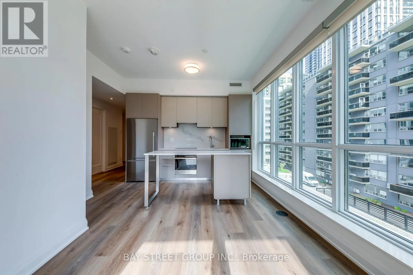 307 - 65 BROADWAY AVENUE